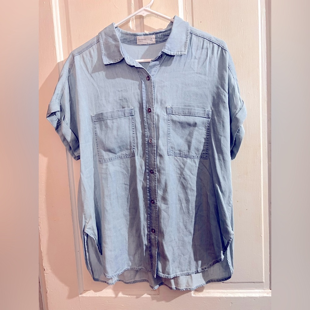 Maurice's Relaxed Fit Light Wash Short Sleeve Button Down Shirt Size Medium